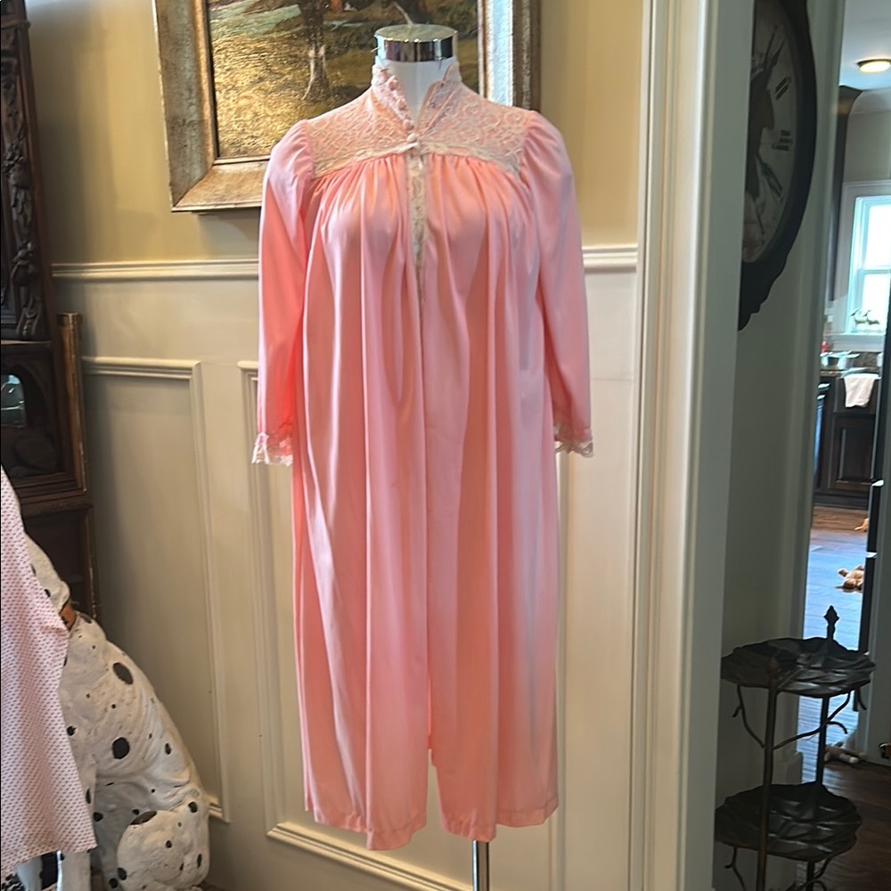 Vintage Shadowline Sz M Snap Front Pink w Cream Lace Housecoat GVC